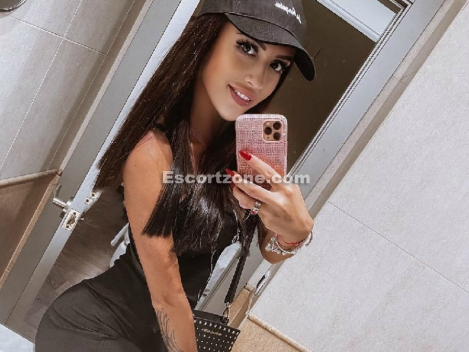 Understanding the Costs of Hiring an Escort in Paris