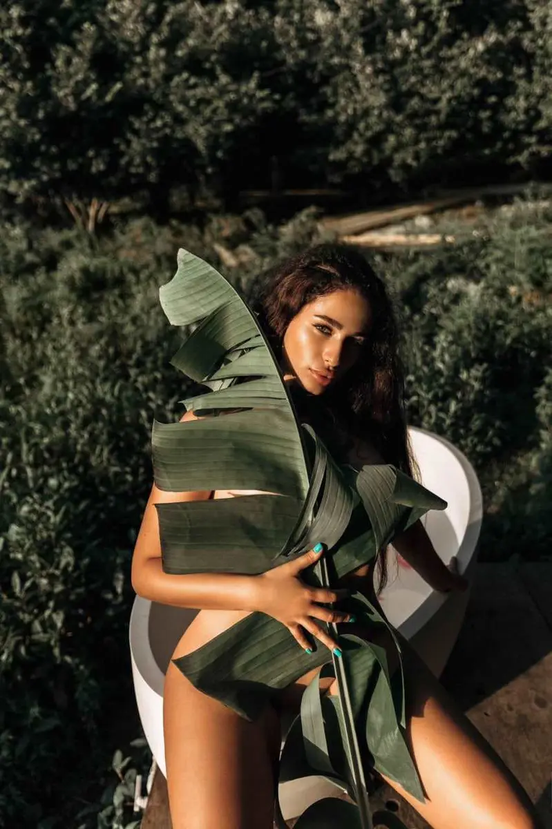 Adel escort in Paris