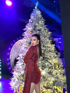 Adele escort in Paris