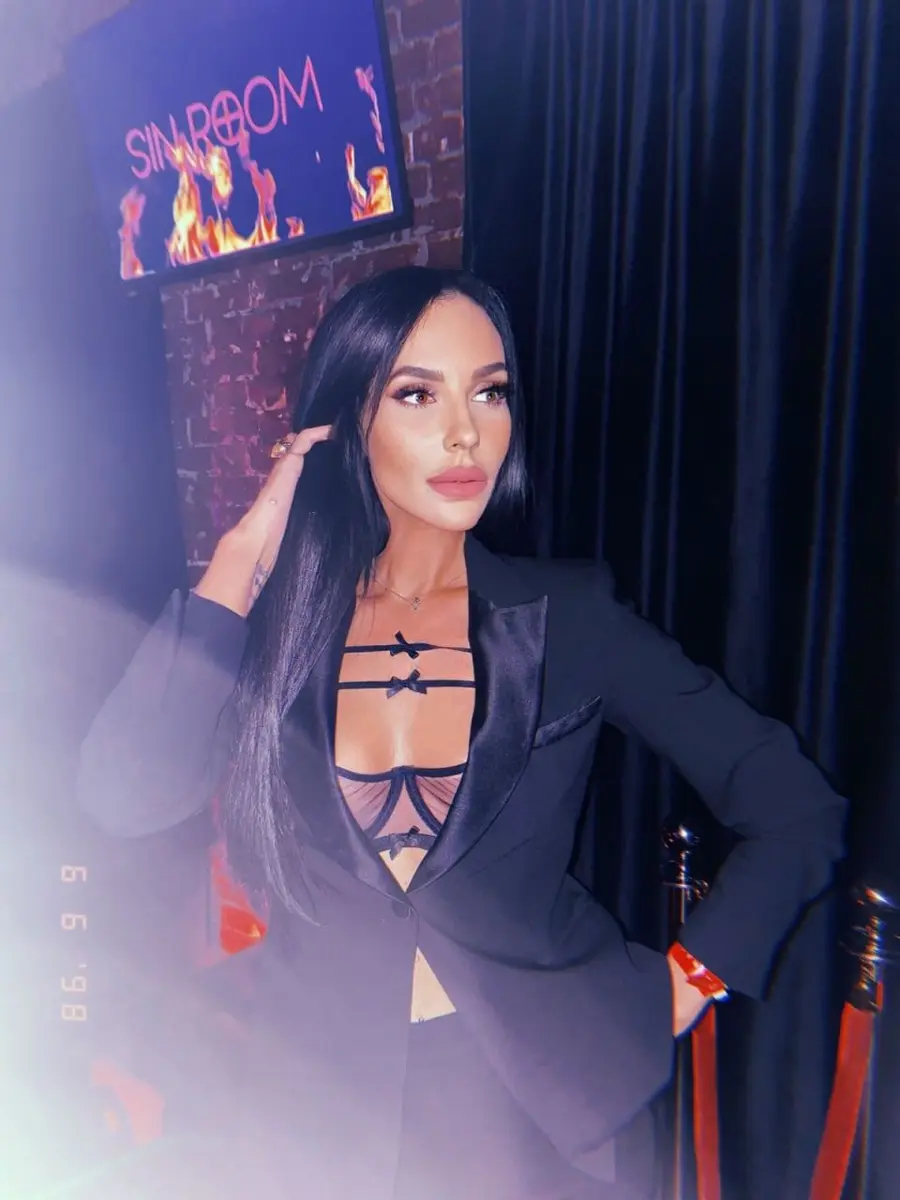 Adreana escort in Paris