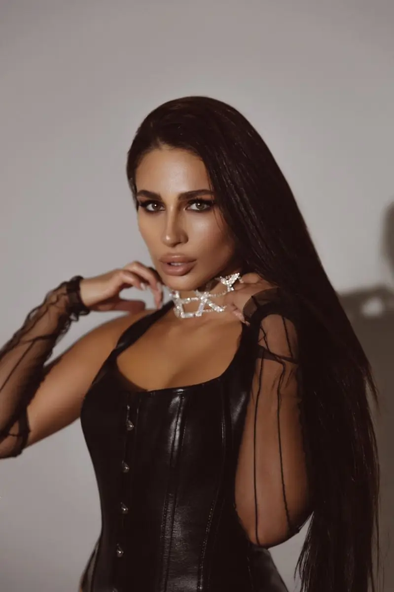 Afina escort in Paris