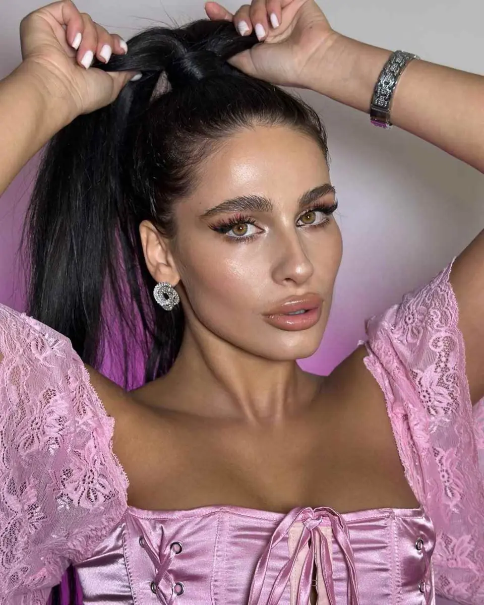 Afina escort in Paris