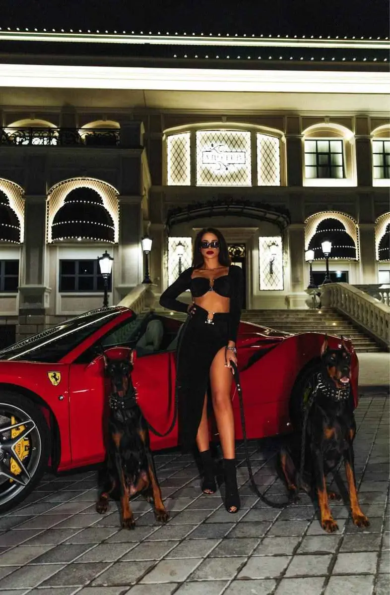 Afina escort in Paris