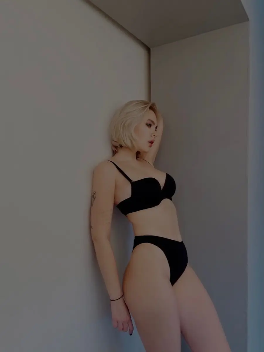 Aglaya escort in Paris