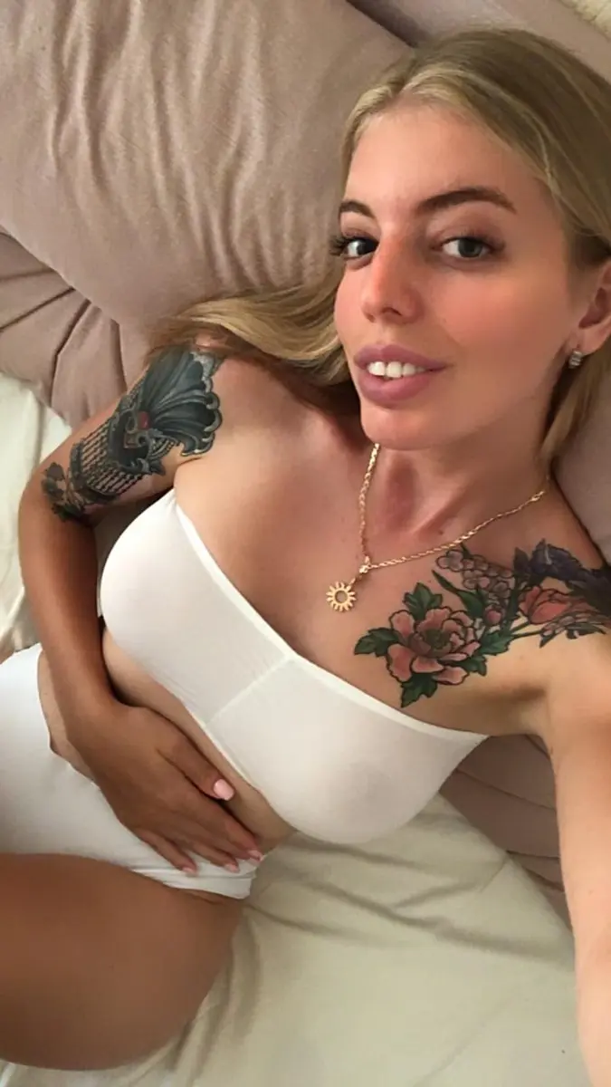 Aleksa escort in Paris