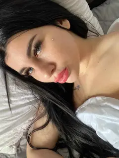 Alexandra escort in Paris