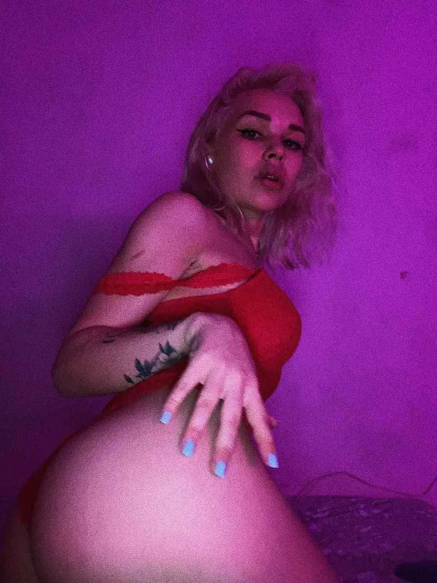 Alice escort in Paris