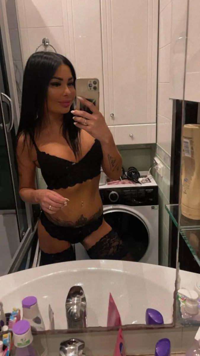 Alice escort in Paris