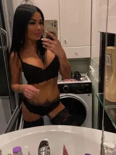 Alice escort in Paris