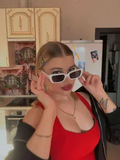 Alice escort in Paris
