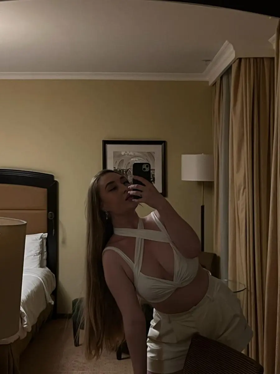Alya escort in Paris