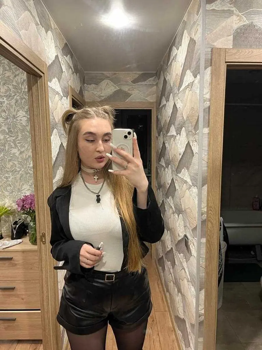 Alya escort in Paris