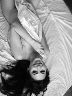 Amina escort in Paris