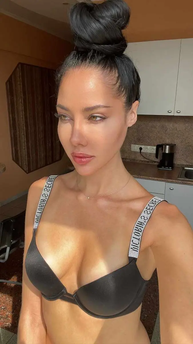 Angel escort in Paris