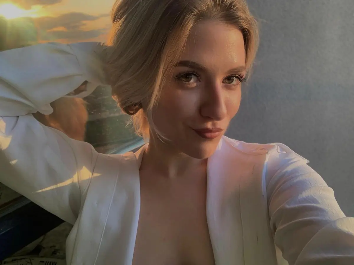 Anna escort in Paris