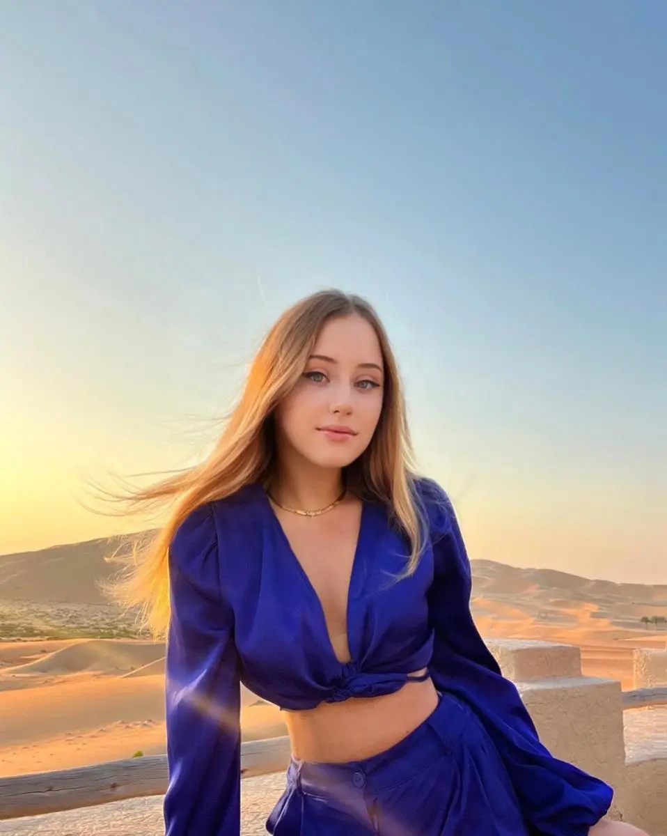 Annabella escort in Paris
