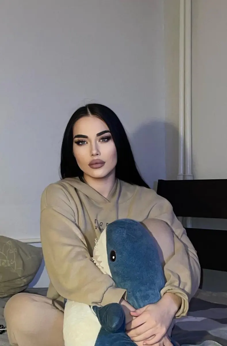 Armida escort in Paris