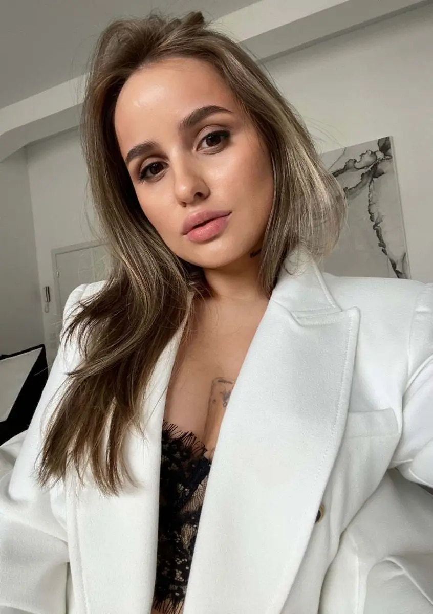 Asya escort in Paris