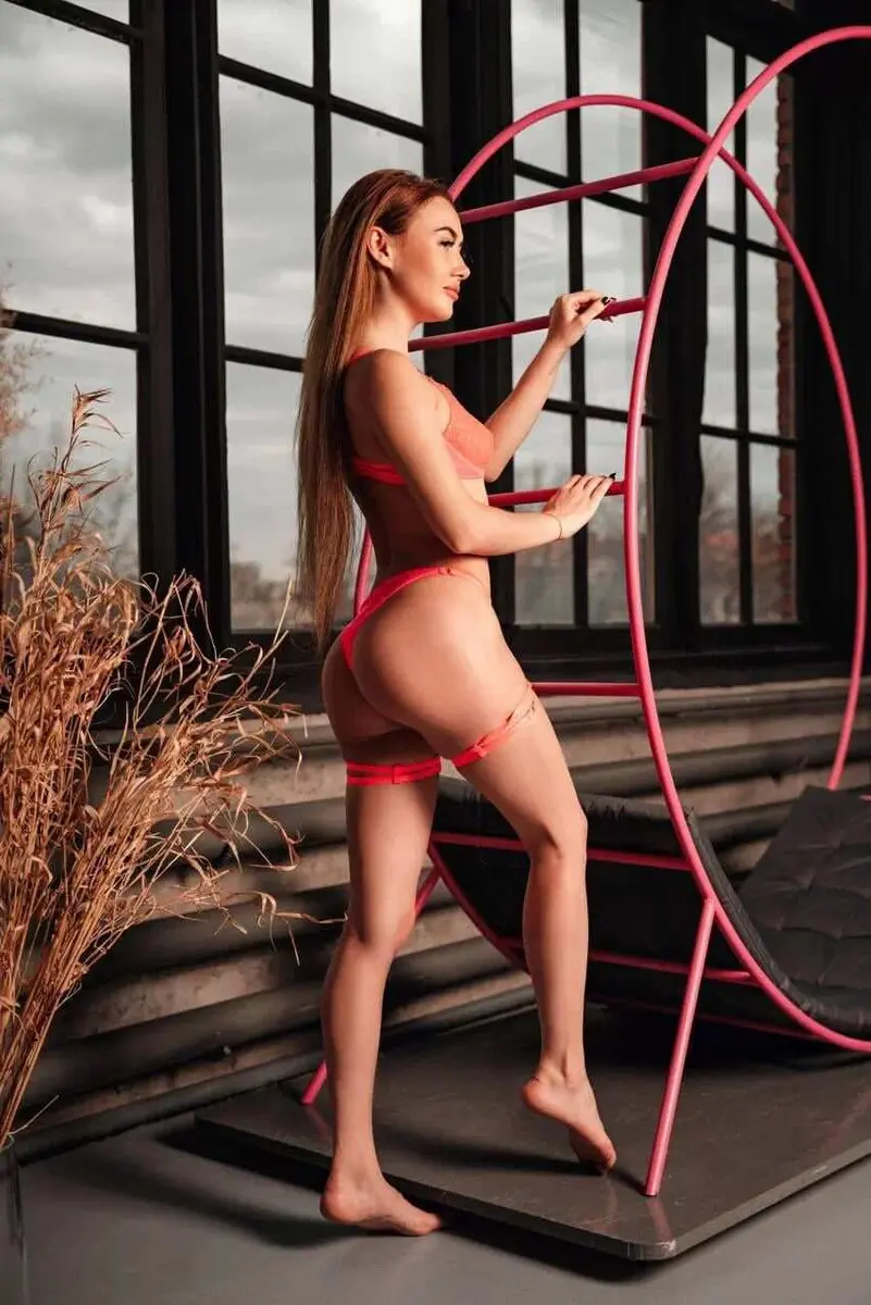 Avgustina escort in Paris