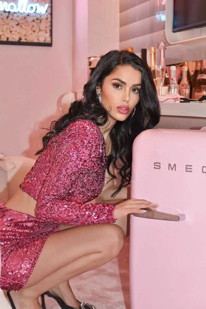 Carmen escort in Paris