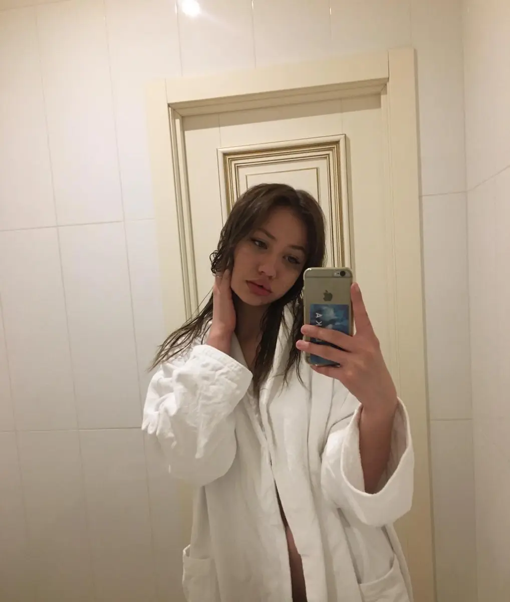 Clara escort in Paris
