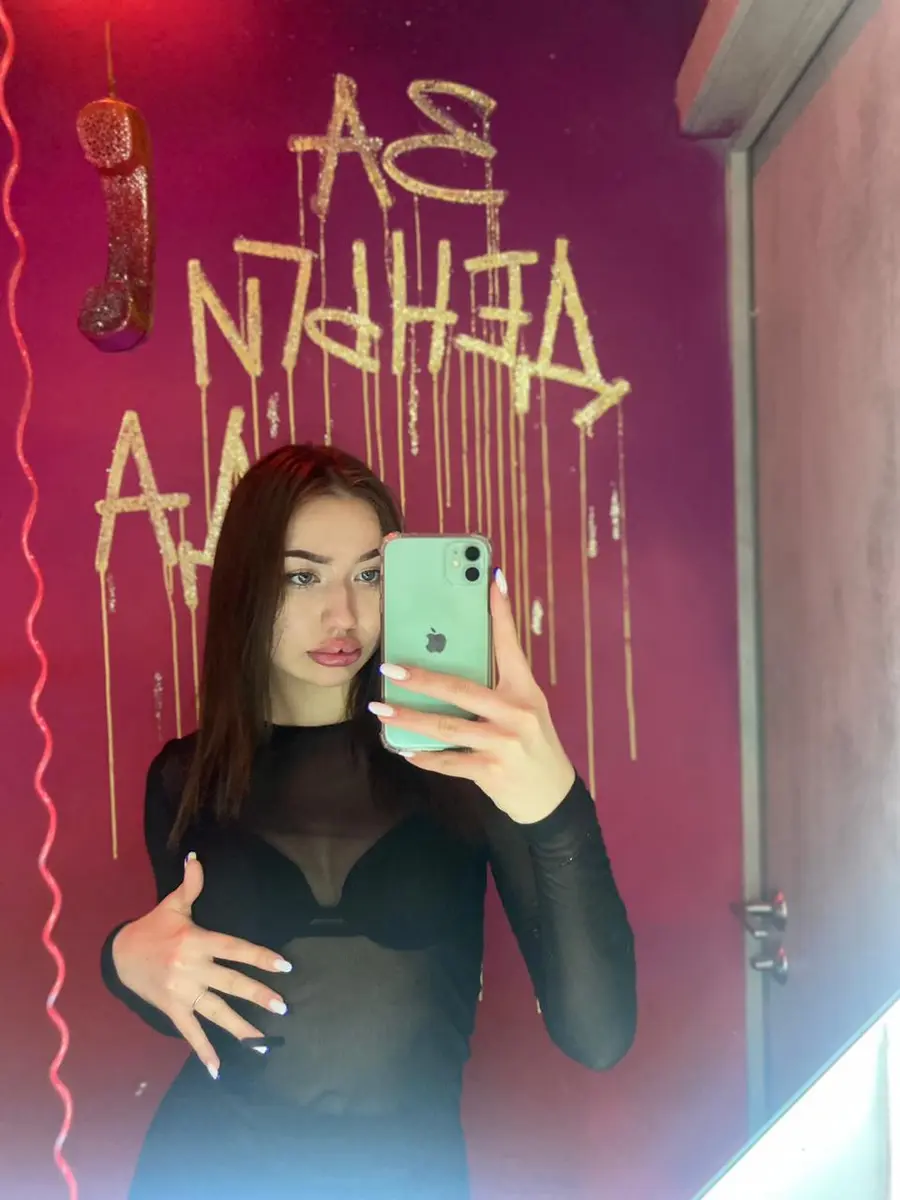 Clara escort in Paris