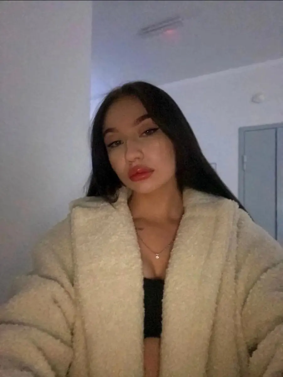 Clara escort in Paris