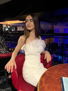 Cleo escort in Paris
