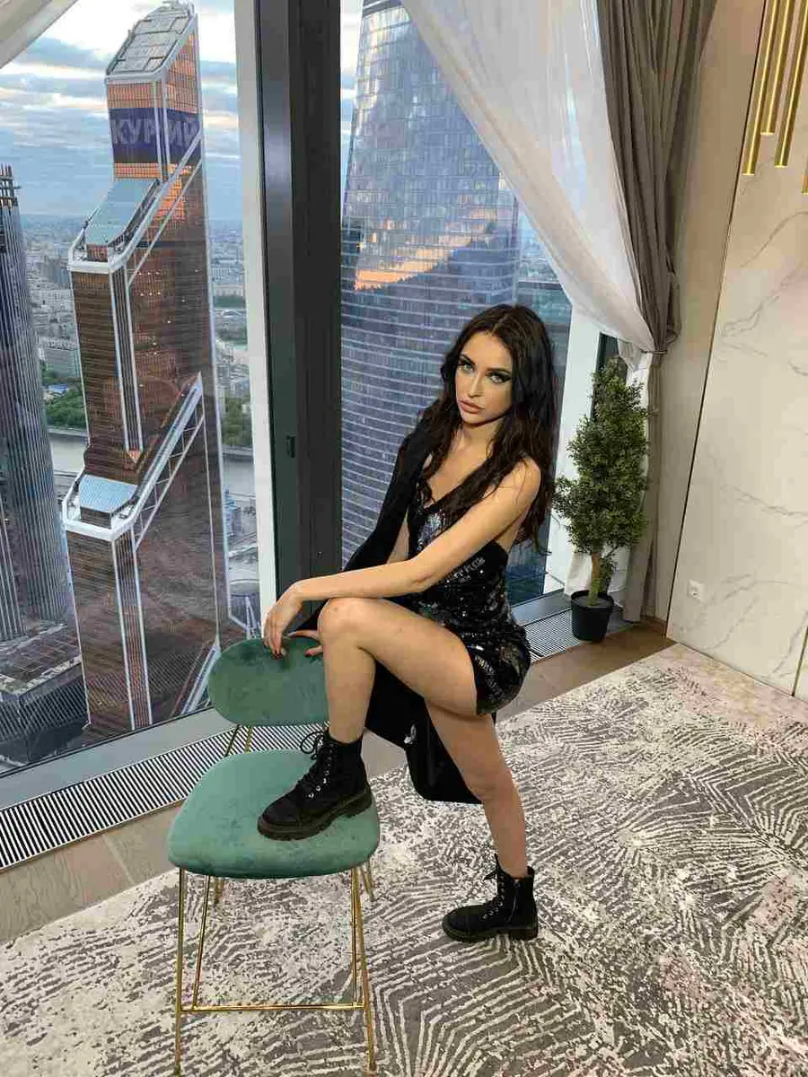 Crystal escort in Paris