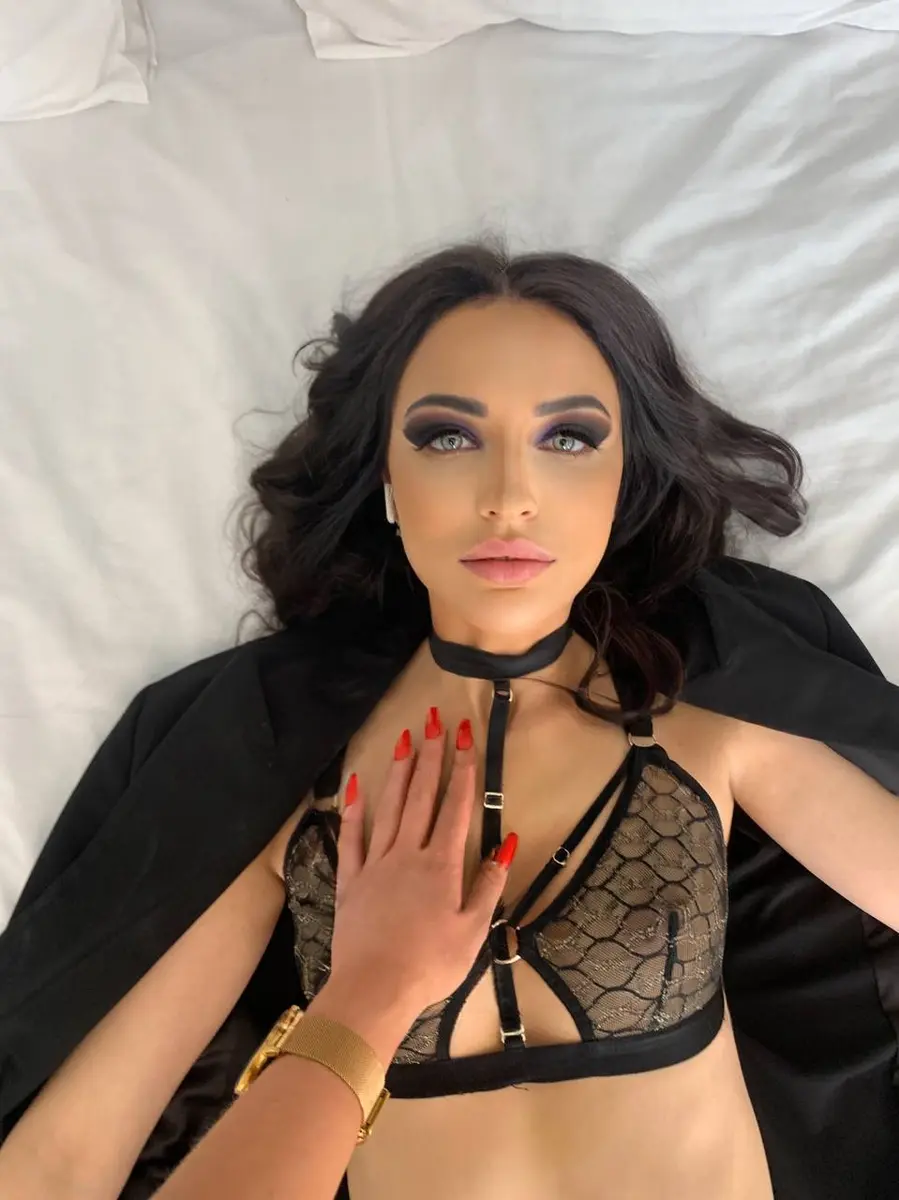 Crystal escort in Paris