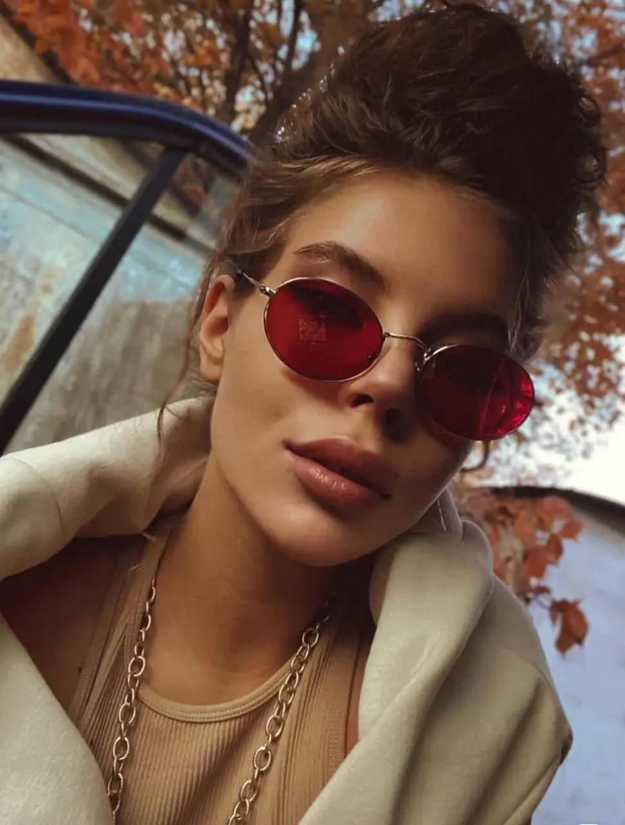 Emma escort in Paris