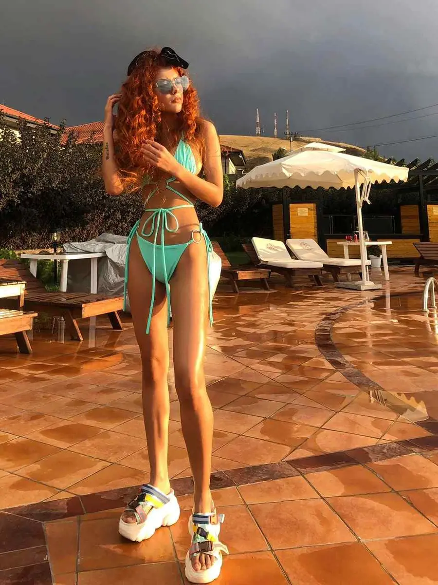 Emma escort in Paris