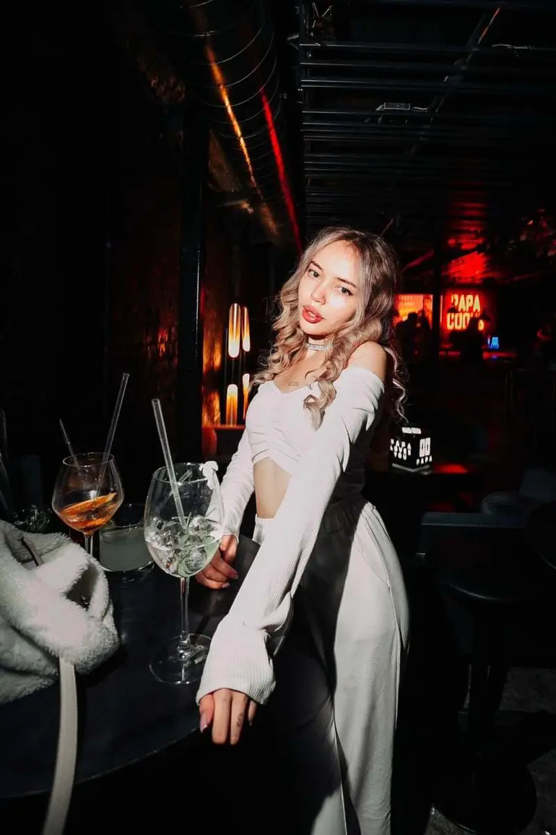 Eva escort in Paris
