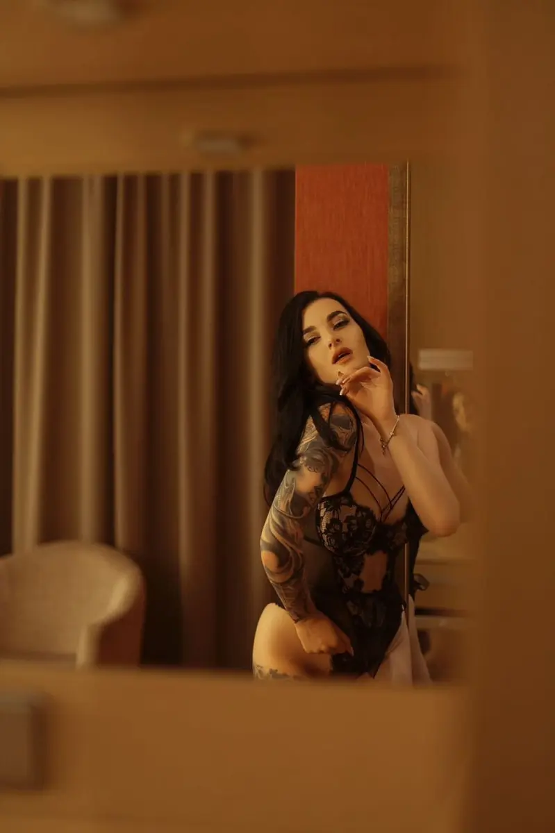 Eva escort in Paris