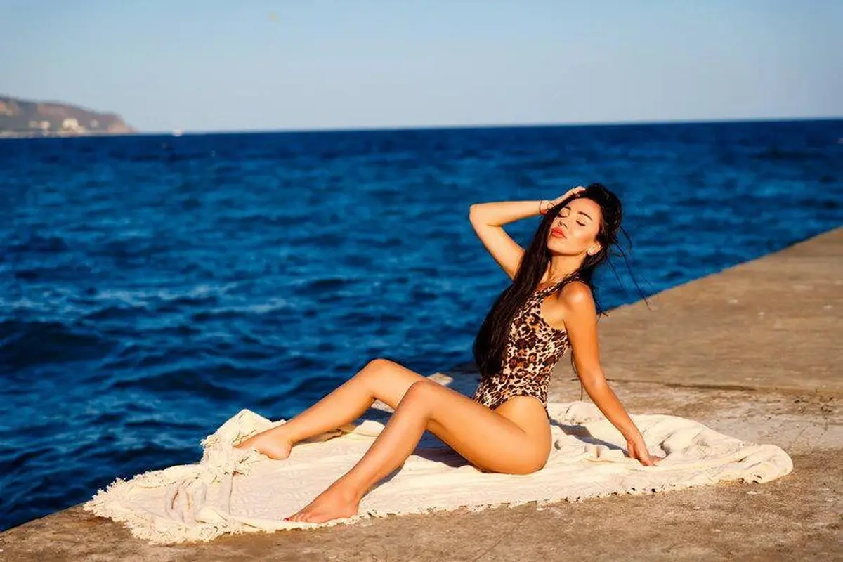 Eva escort in Paris