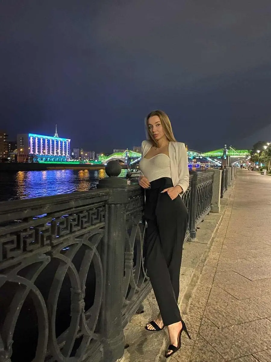 Lera escort in Paris