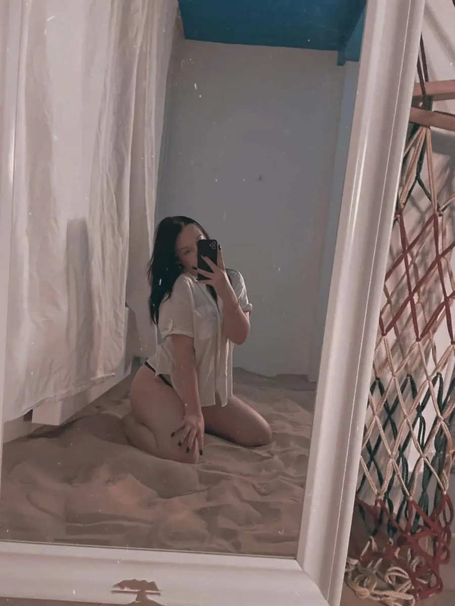 Leyla escort in Paris