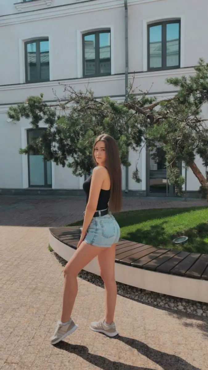 Lily escort in Paris