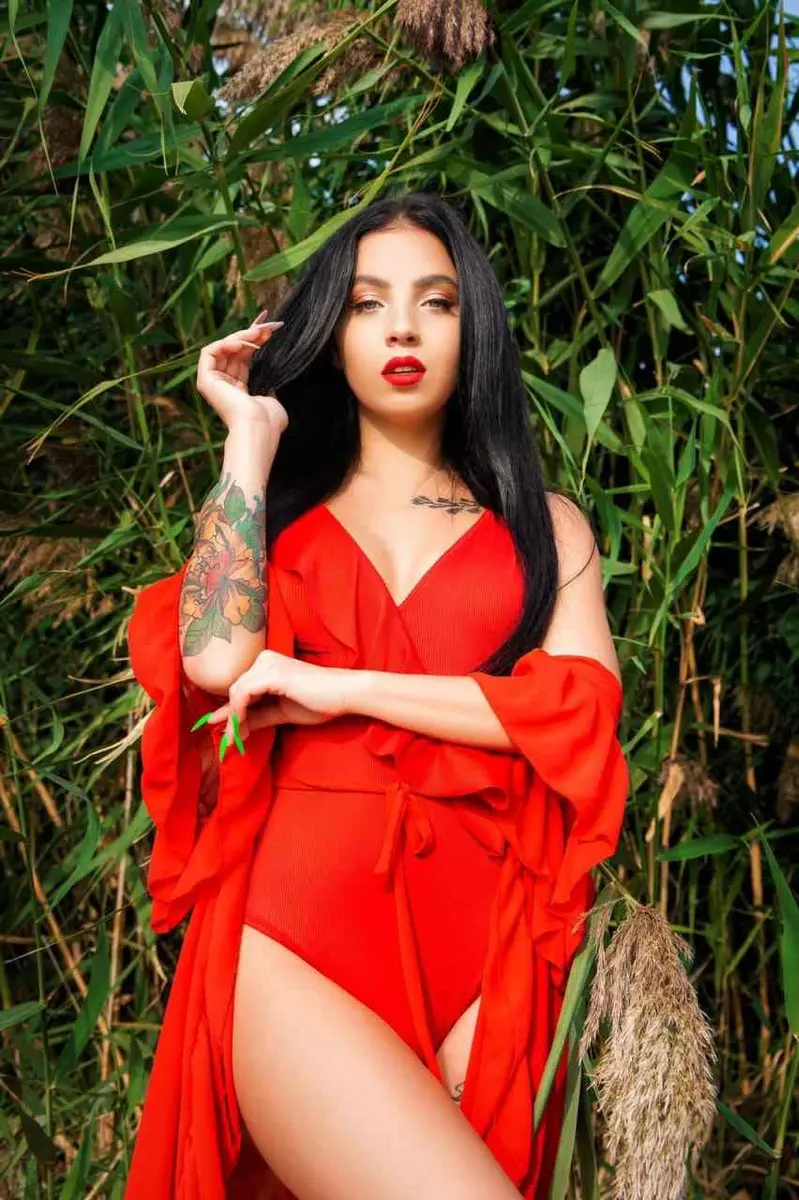 Luna escort in Paris