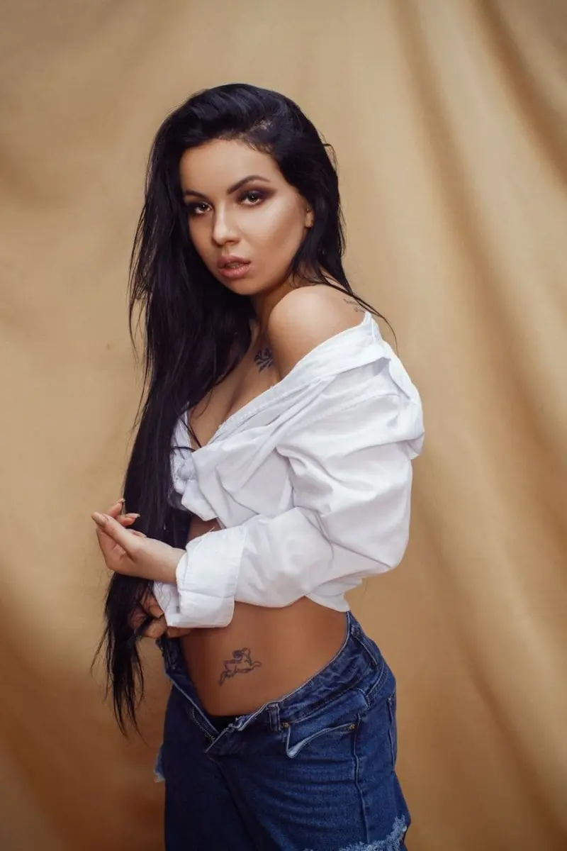 Luna escort in Paris