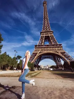 Lyubov escort in Paris