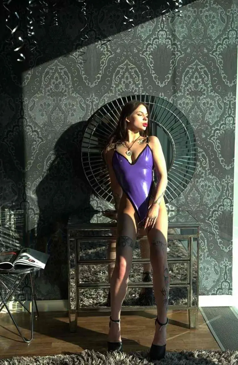 Maddy escort in Paris