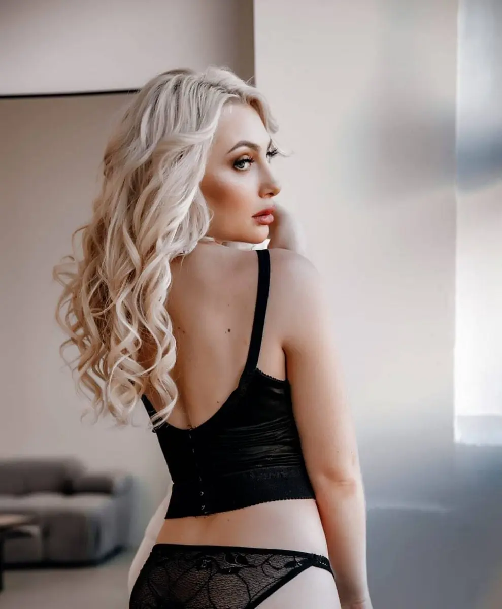 Margot escort in Paris