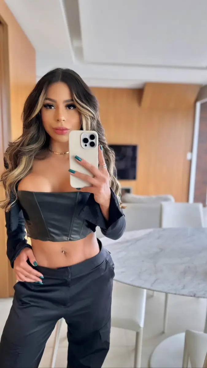 Mel escort in Paris
