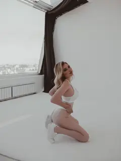 Mika escort in Paris