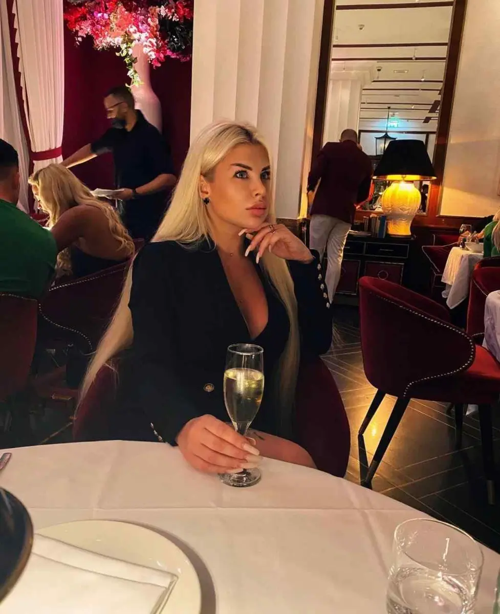 Mila escort in Paris