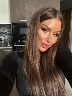 Mira escort in Paris