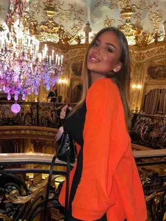 Mira escort in Paris
