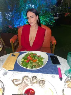 Monica escort in Paris