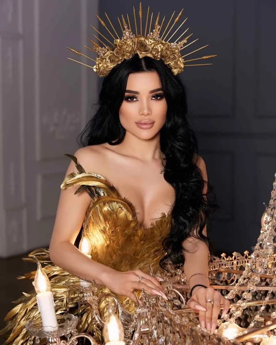 Naya escort in Paris